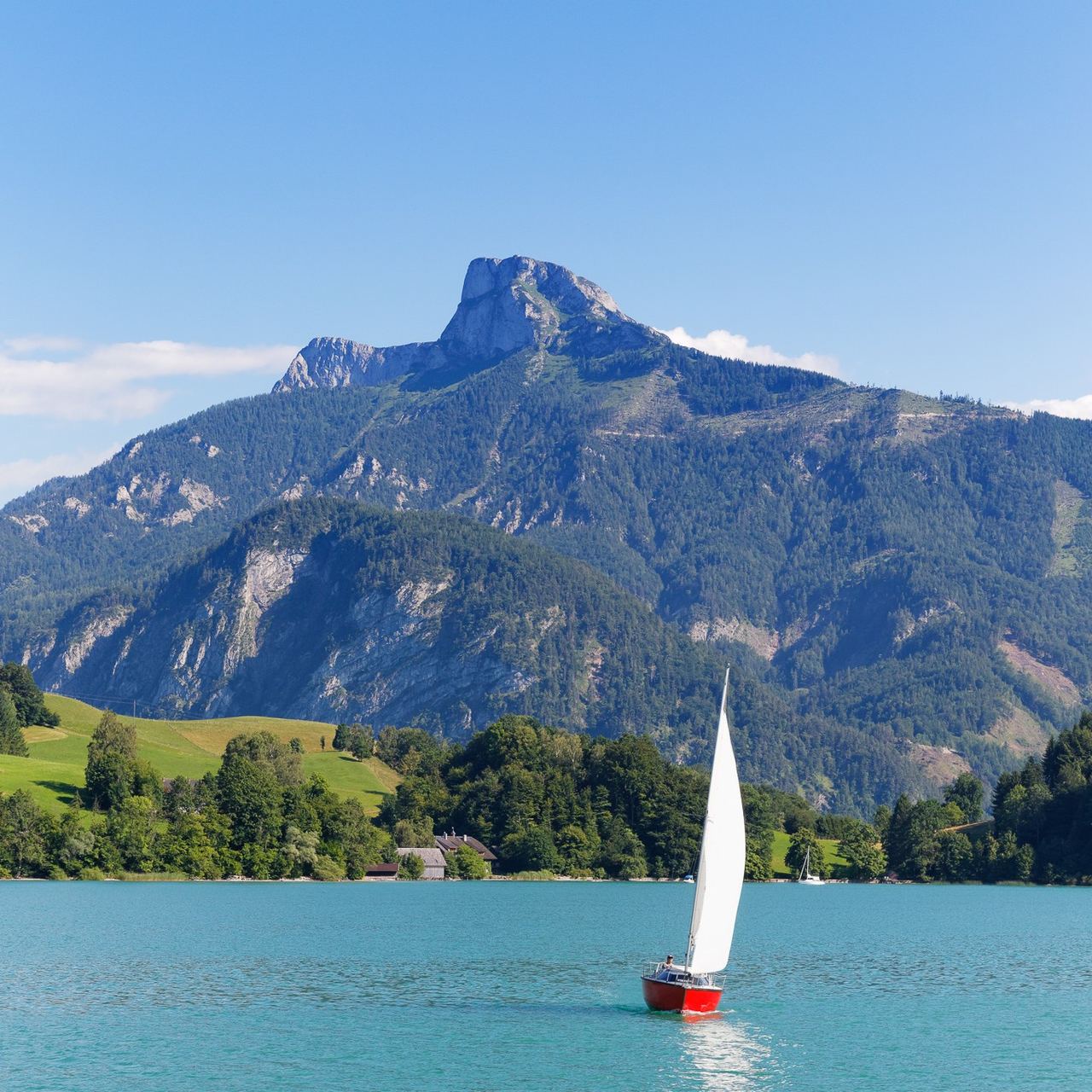 Motel One Boot auf einem See in Salzburg