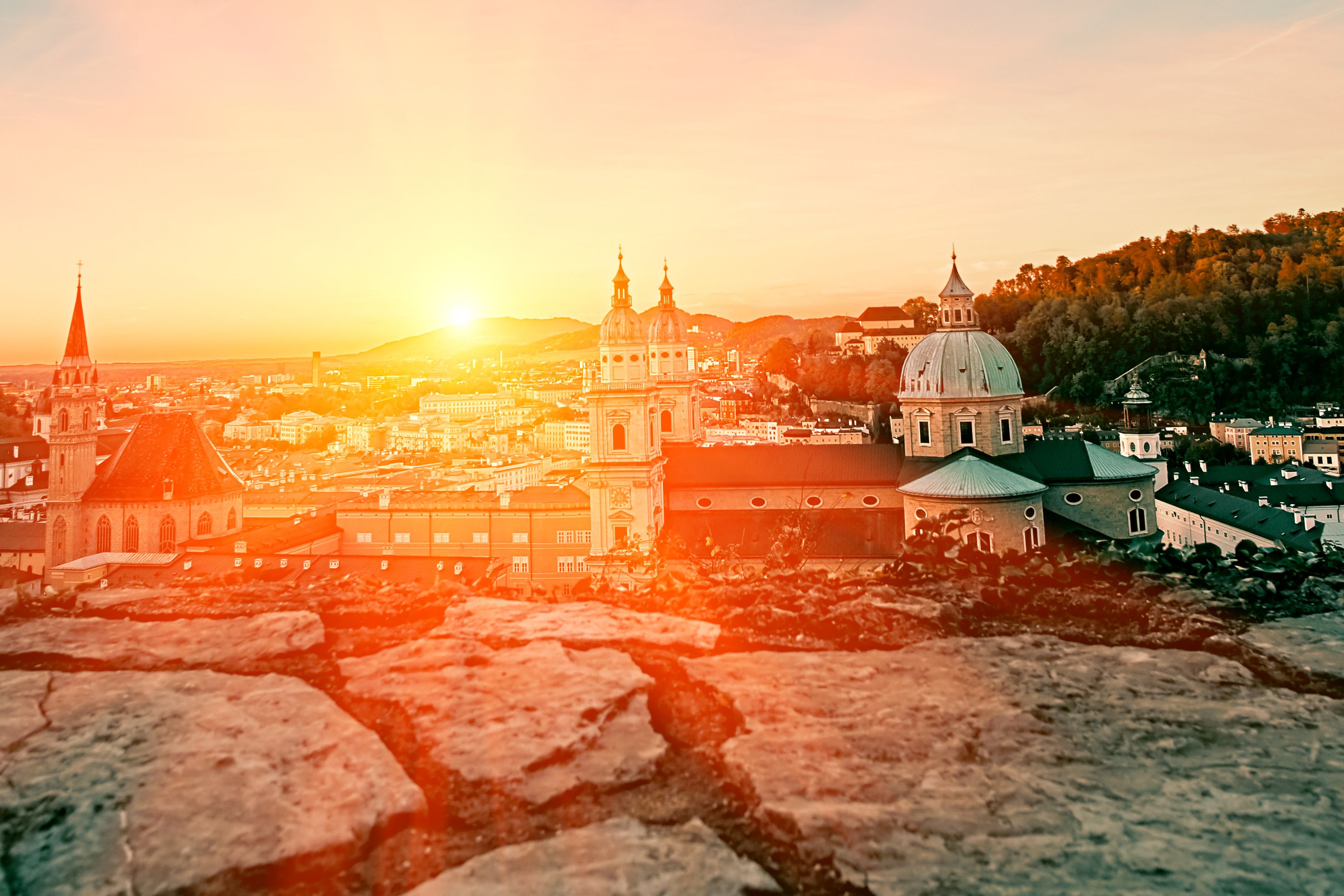 Sonnenuntergang über Salzburg Vogelperspektive