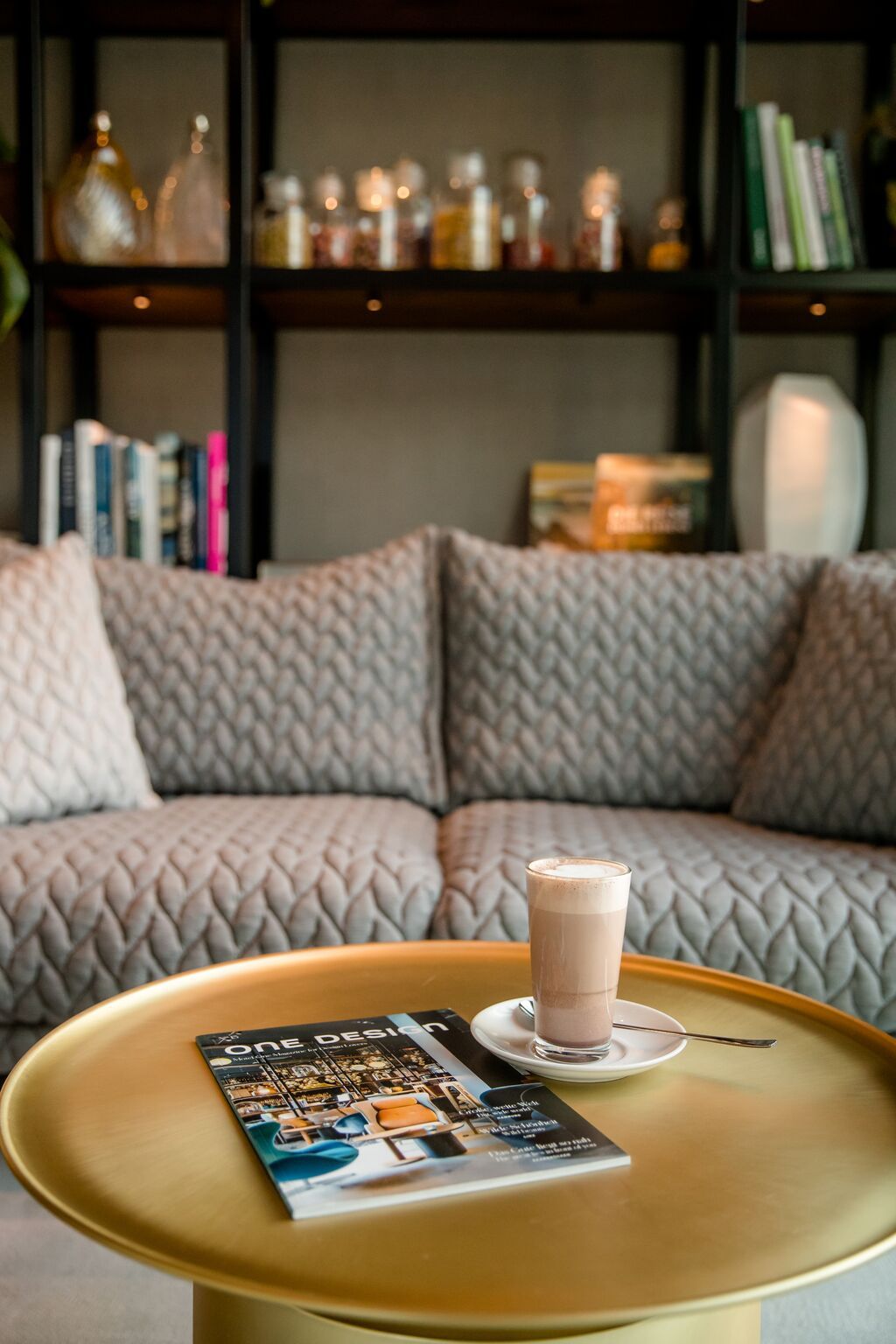 one design magazin liegt in der lobby aus
