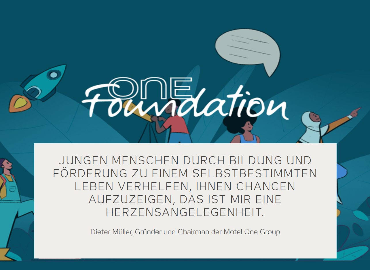Illustration mit Menschen, die gemeinsam nach vorne blicken, und einem Zitat von Dieter Müller zur Förderung junger Menschen durch Bildung für ein selbstbestimmtes Leben. Schriftzug „One Foundation“ betont das Engagement der Motel One Group.