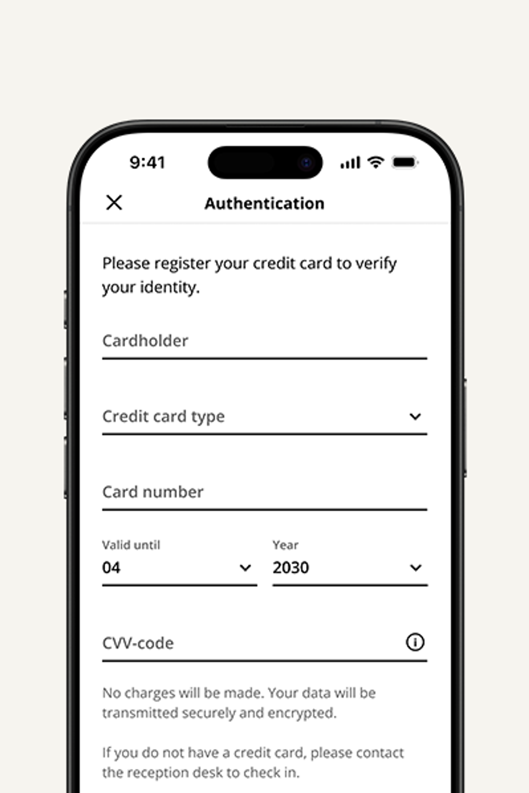 Mobile Bildschirm zeigt ein Formular zur Kreditkarten-Authentifizierung mit Feldern für Karteninhaber, Kartentyp, Kartennummer, Gültigkeitsdatum und CVV-Code. Hinweis: Keine Gebühren, sichere Datenübertragung, bei fehlender Kreditkarte Kontakt zur Rezeption empfohlen.