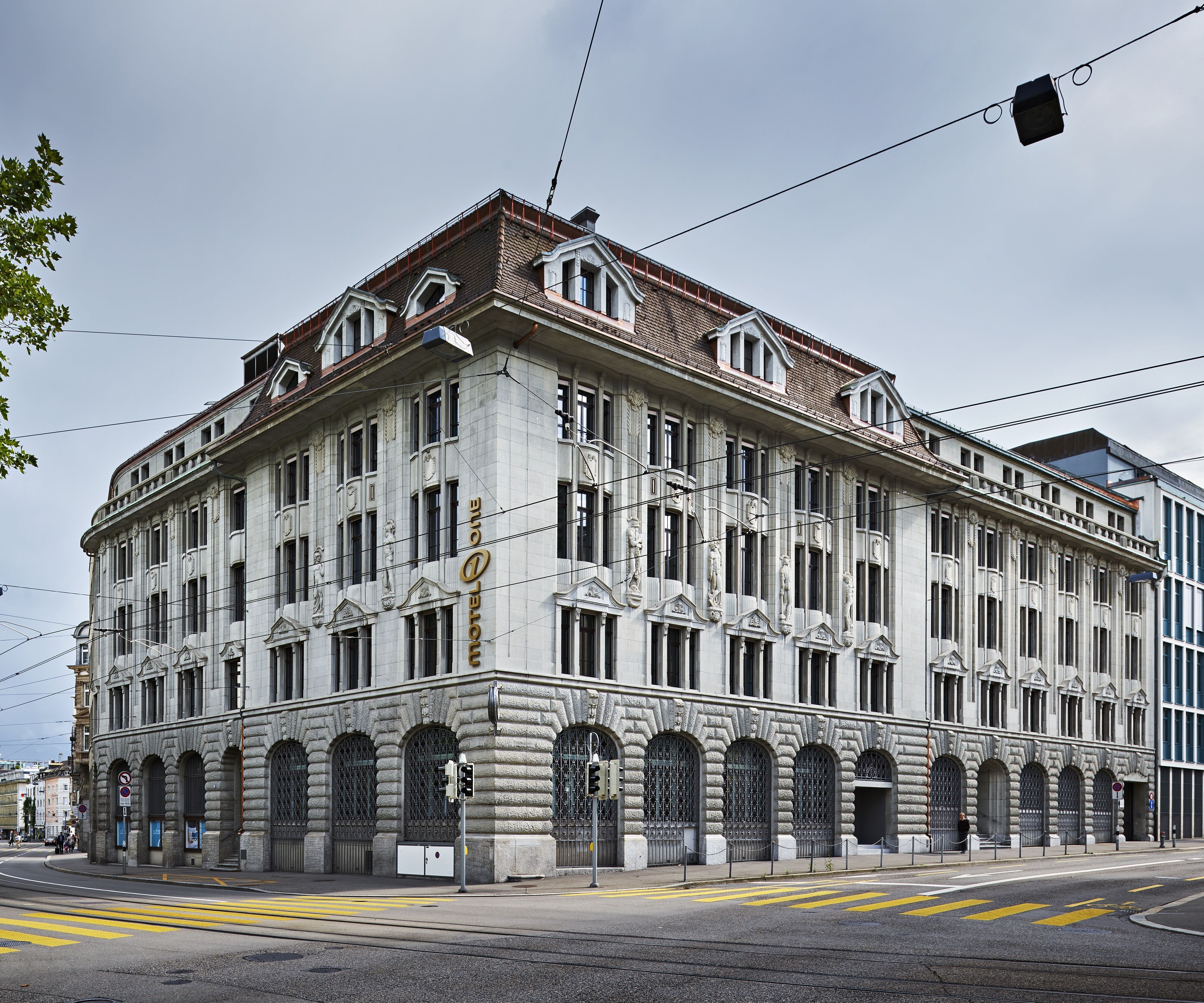 Motel One Zurich facade