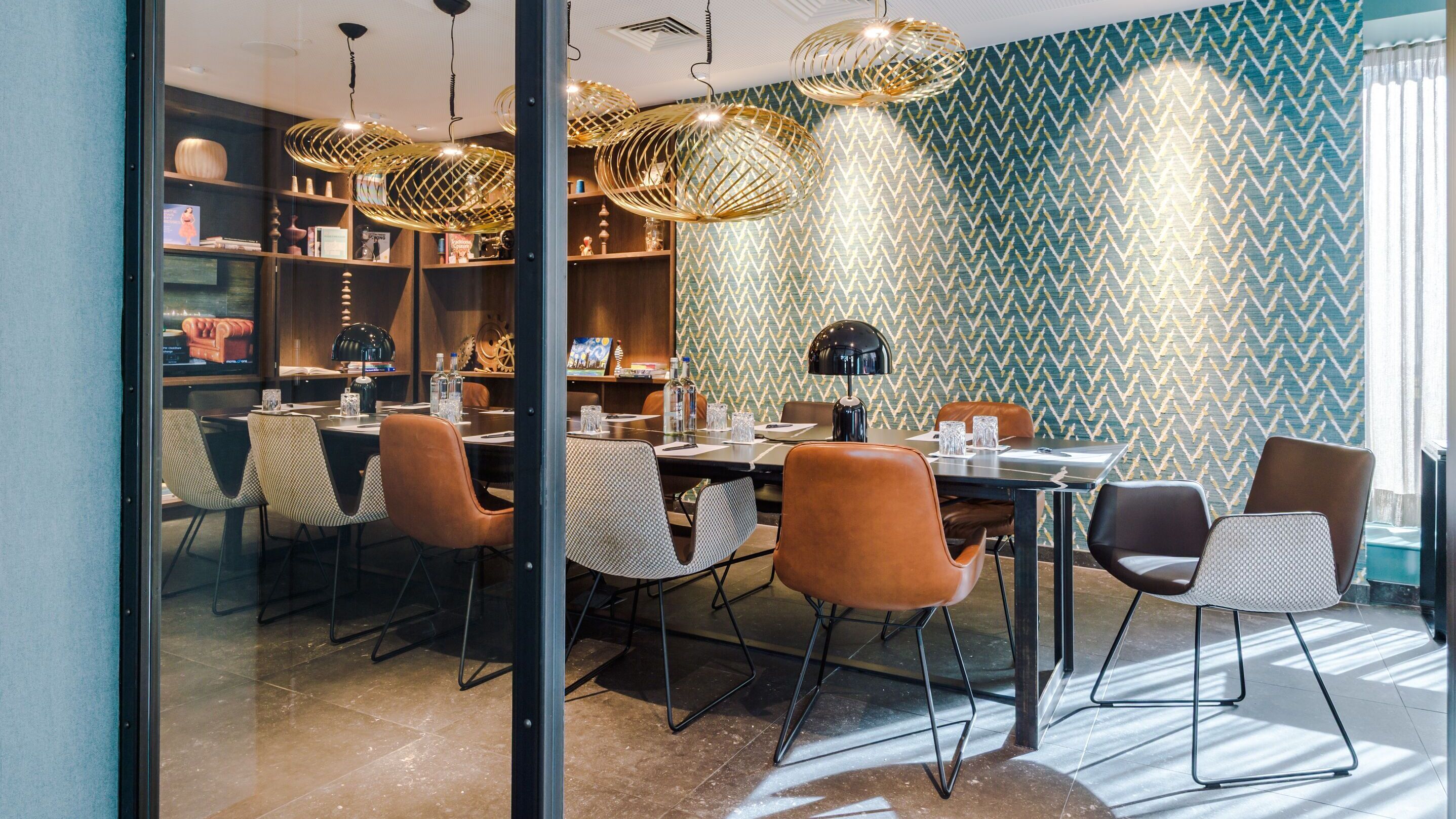 hotel Manchester Royal Exchange Motel One view through glass front into meeting room with table and chairs
