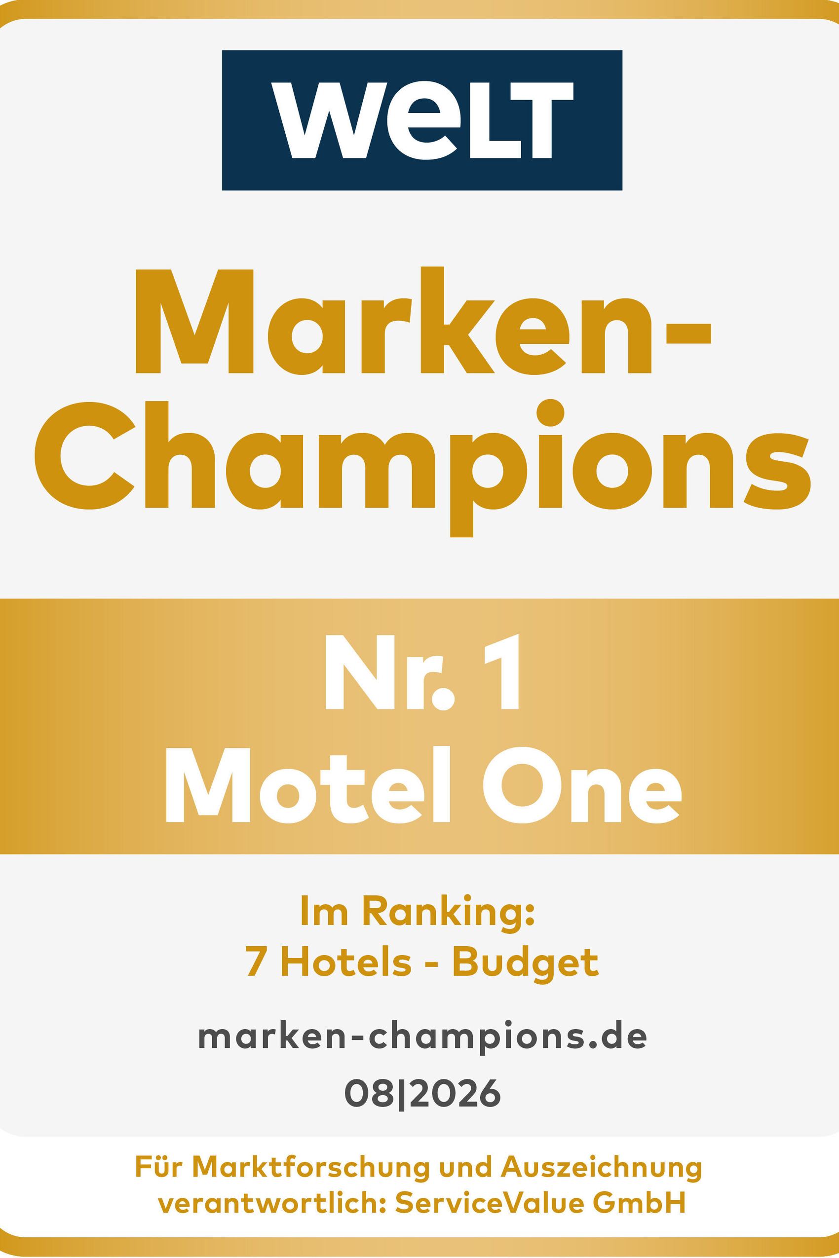 Auszeichnungsschild von WELT für Motel One als Nr. 1 der Marken-Champions im Bereich Budget-Hotels, gültig bis August 2026.