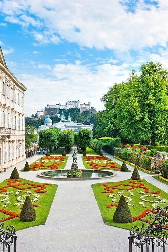 Panoramablick vom Mirabellgarten auf die Salzburger Festung Hohensalzburg von – ideal für Städtereisen zu Fuß ab zentralem Hotel Panoramablick vom Mirabellgarten auf die Salzburger Festung Hohensalzburg von – ideal für Städtereisen zu Fuß ab zentralem Hotel