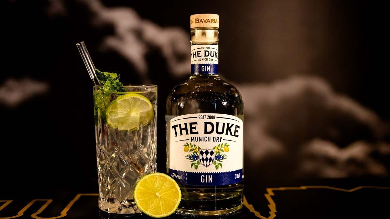 hotel motel one muenchen rooftop bar drinks