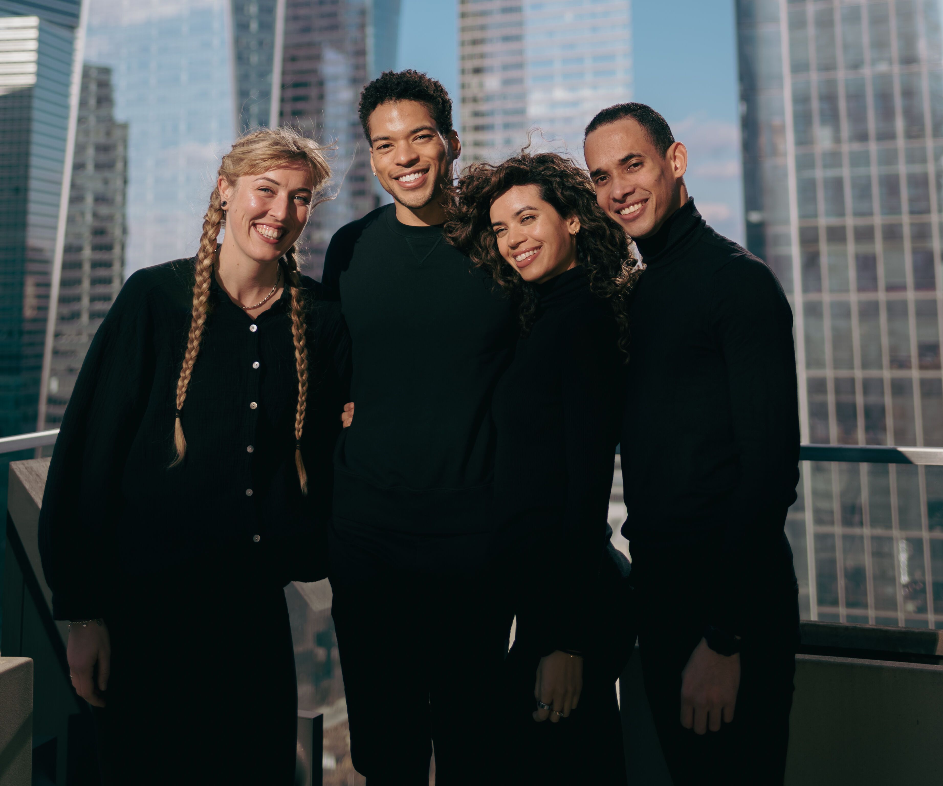 Motel One & The Cloud One Mitarbeitende auf New York Dachterrasse