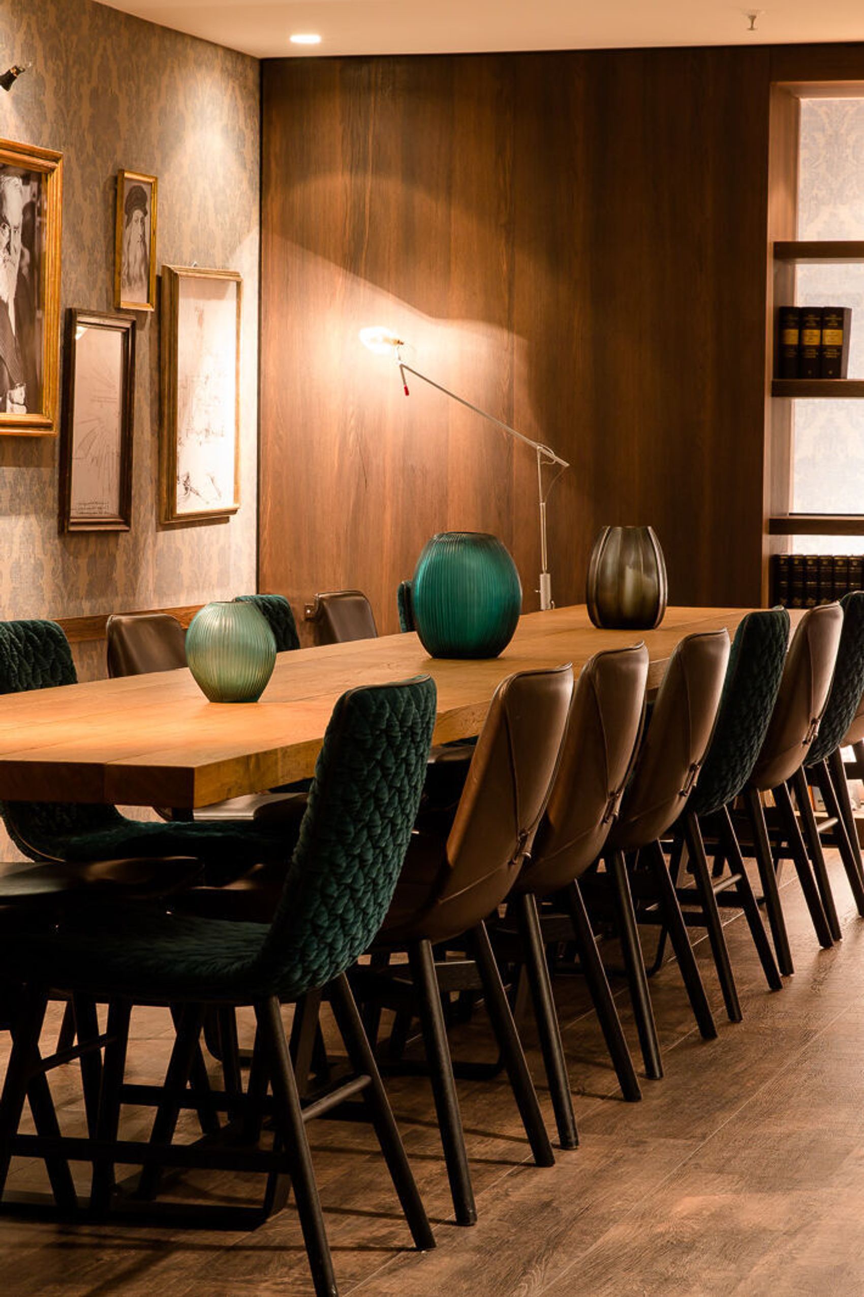 designhotel Munich Deutsches Museum Motel One long table with several chairs