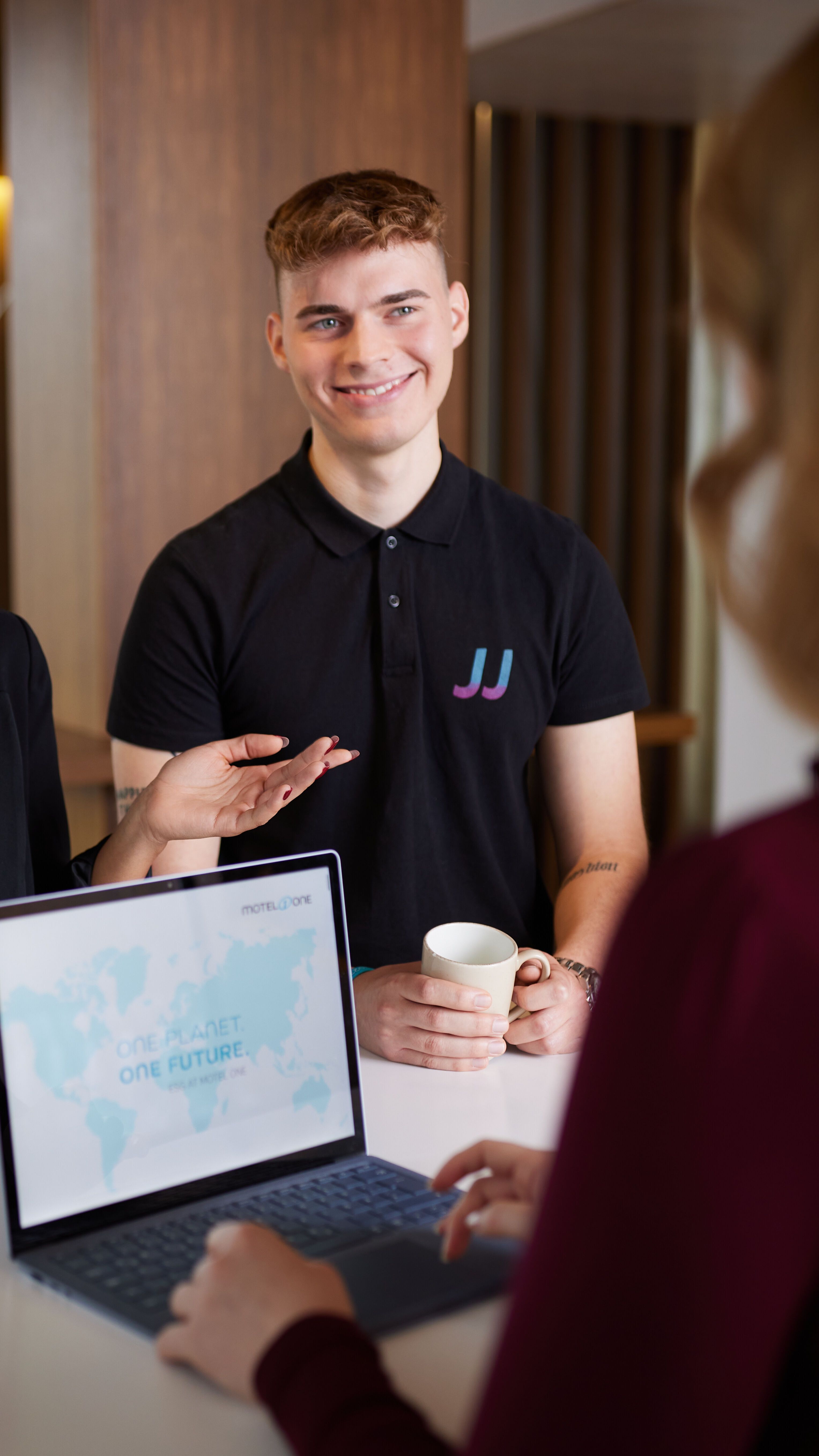 Motel One Mitarbeitende im Gespräch
