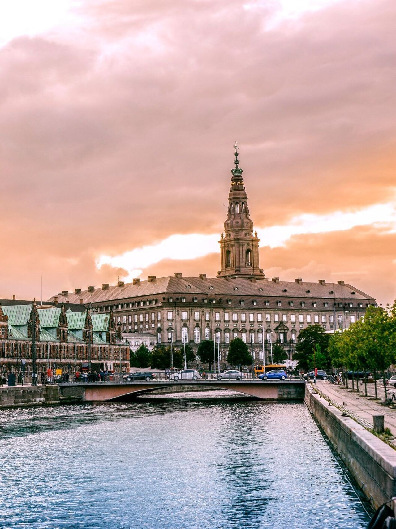 Günstiges Design Hotel Kopenhagen Motel One Blick auf sehenswerte Häuser der Stadt Günstiges Design Hotel Kopenhagen Motel One Blick auf sehenswerte Häuser der Stadt