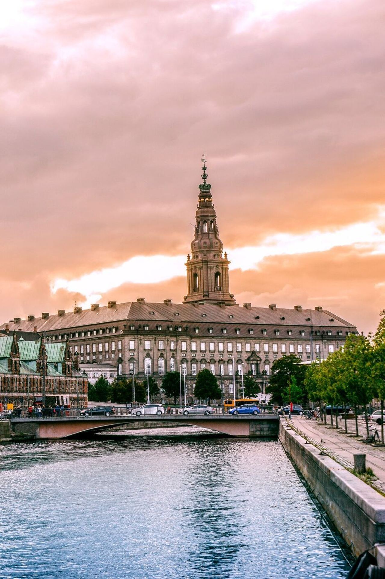 Günstiges Design Hotel Kopenhagen Motel One Blick auf sehenswerte Häuser der Stadt