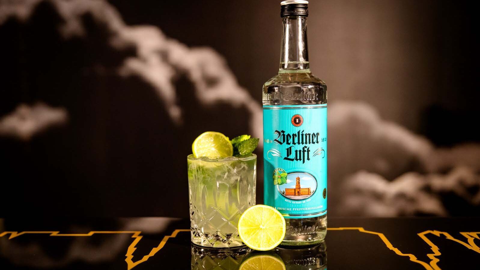 hotel motel one berlin rooftop bar drinks