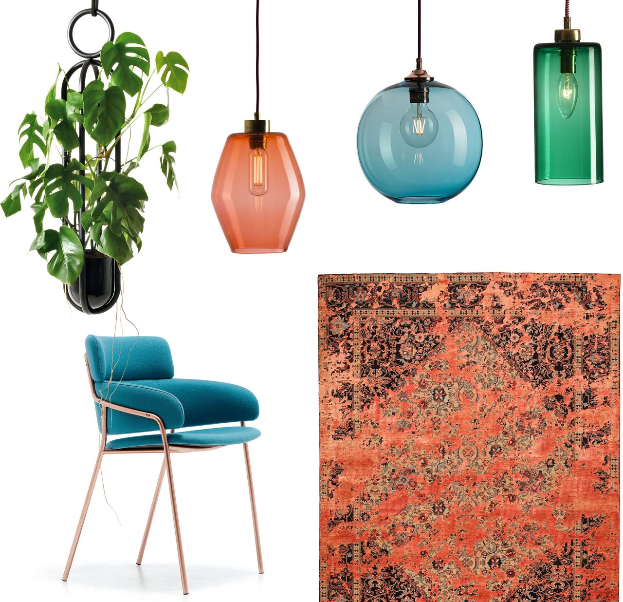 Wohnraumgestaltung mit einem blauen Sessel, hängender grüner Pflanze, drei farbigen Design-Hängelampen und einem orange-schwarzen orientalischen Teppich.