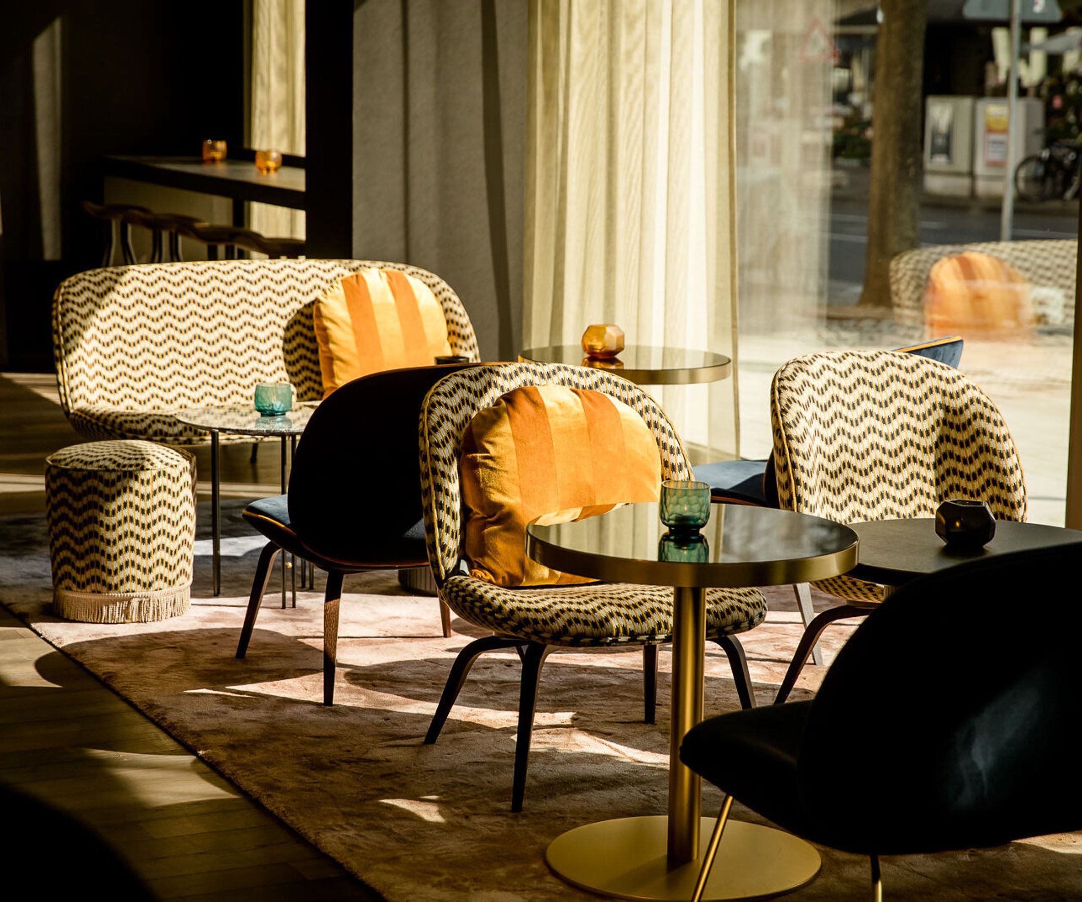 Hotel Aachen Motel One lichtdurchflutete Lounge
