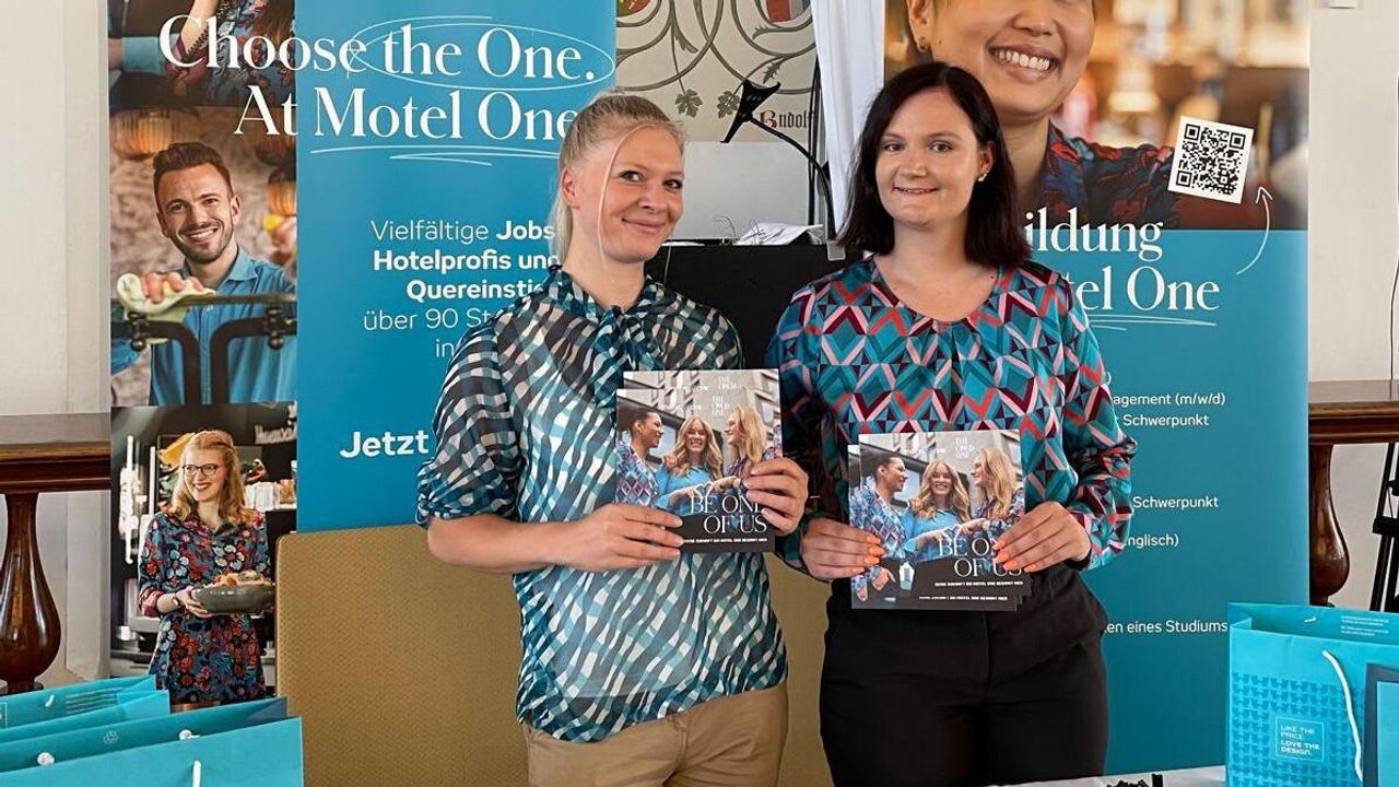 Motel One team bei einer Jobmesse