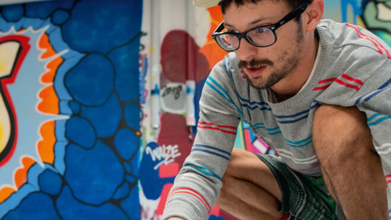 Hotel Linz Hauptplatz Motel One Streetart Künstler SKIRL