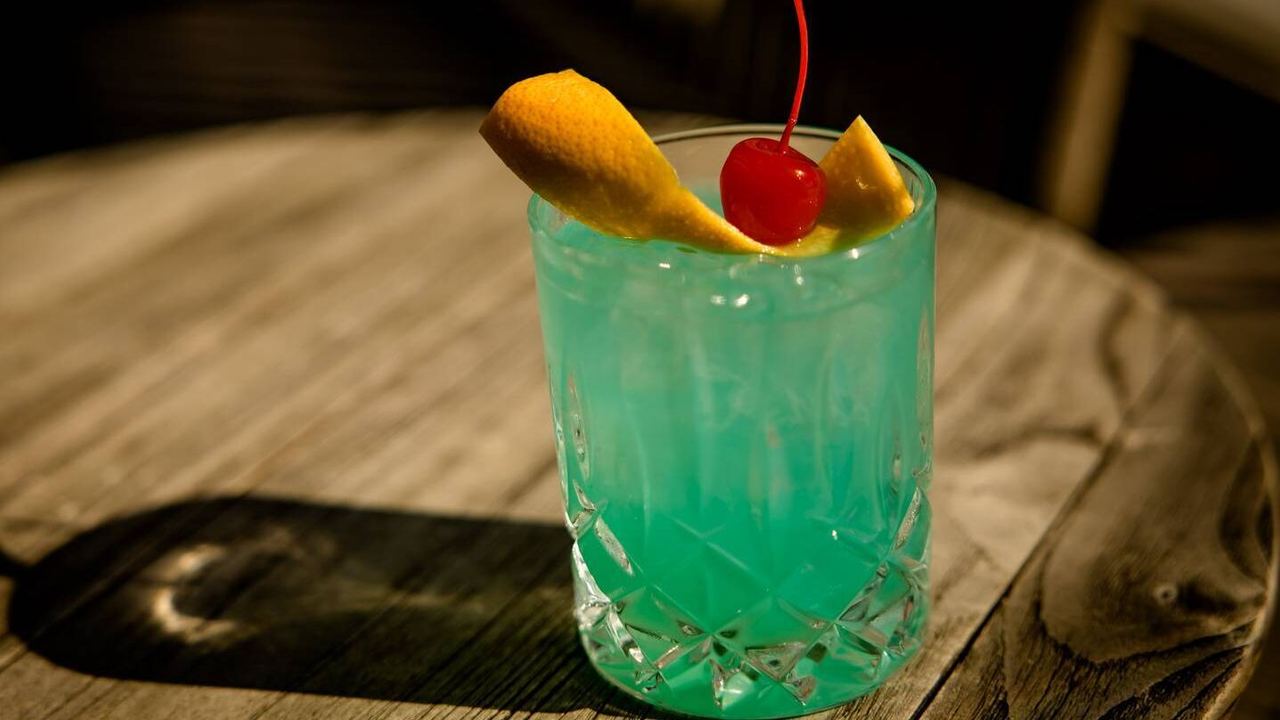 hotel motel one ulm rooftop bar drinks