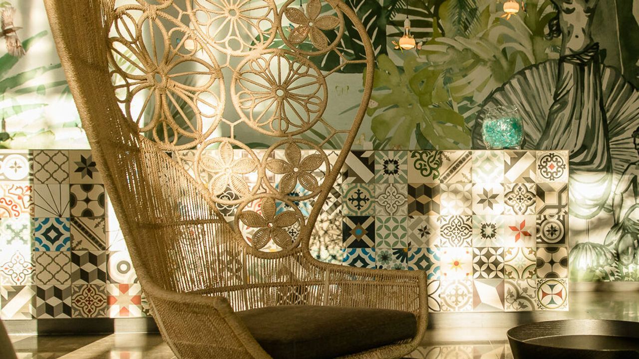 Hotel Barcelona Ciutadella Motel One kunstvoller Flechtsessel Hotel Barcelona Ciutadella Motel One kunstvoller Flechtsessel