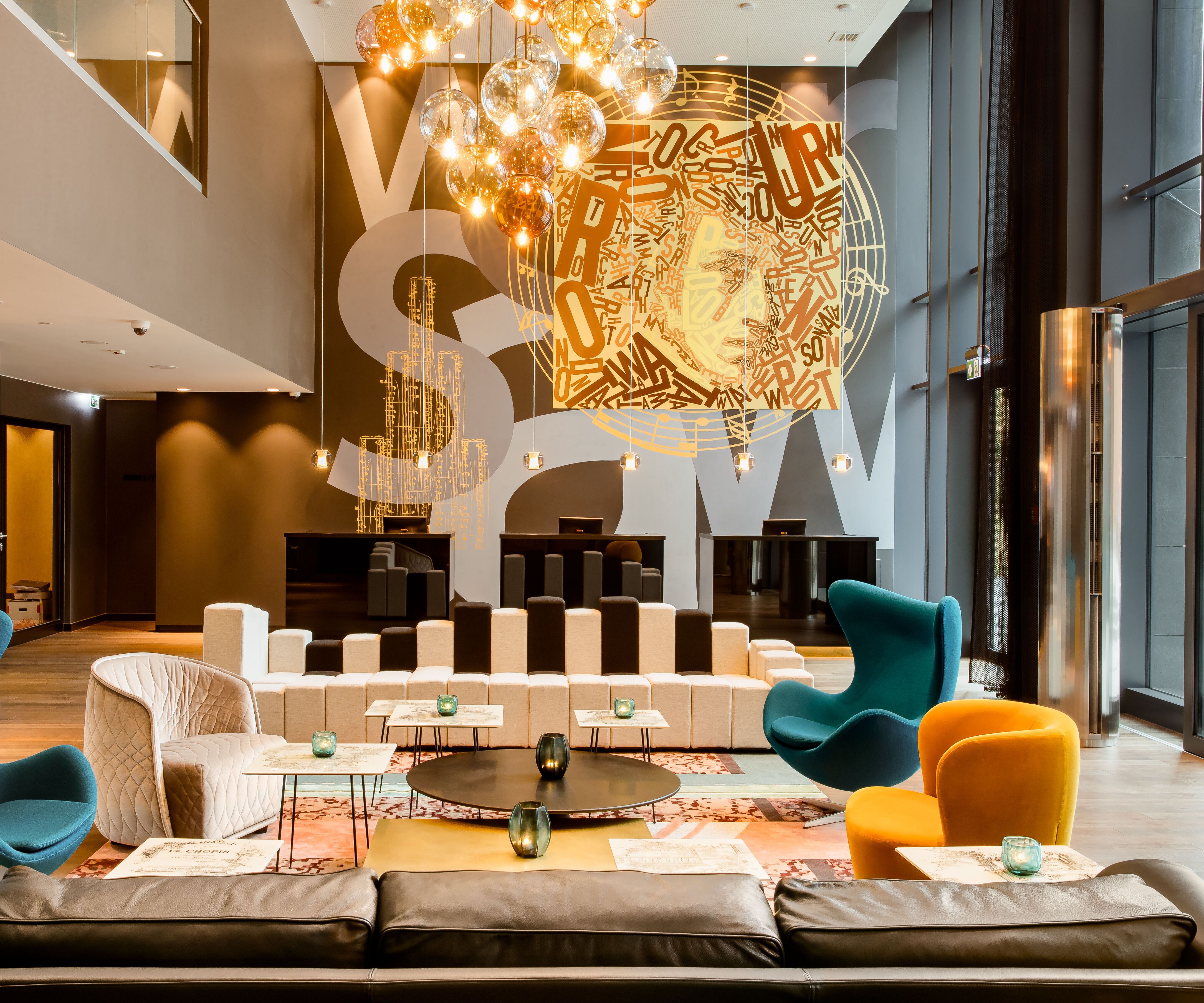 Hotel Warschau Chopin Motel One Rezeption und Lounge