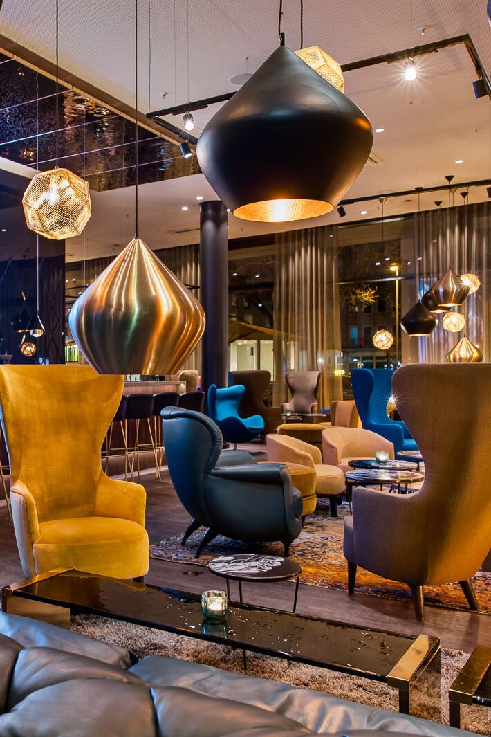 Designhotel Köln Altstadt Motel One Lounge mit Couch und Sesseln