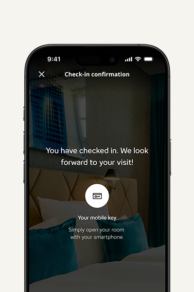 Bestätigung der Online-Anreise: Die Nachricht informiert, dass der Check-in erfolgreich war und begrüßt den Gast. Der mobile Zimmerschlüssel kann bequem mit dem Smartphone geöffnet werden.