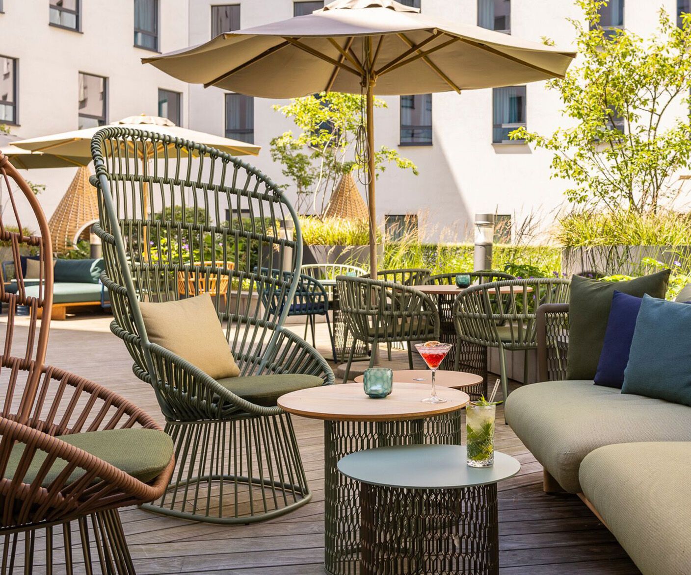 hotel Brussels Motel One sunny terrace with several seating areas and parasols