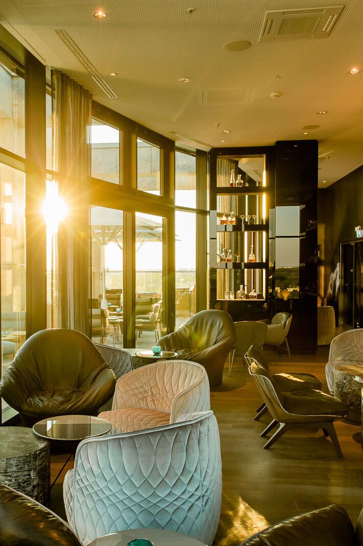 hotel Munich Parkstadt Schwabing Motel One light-flooded rooftop One bar with seating