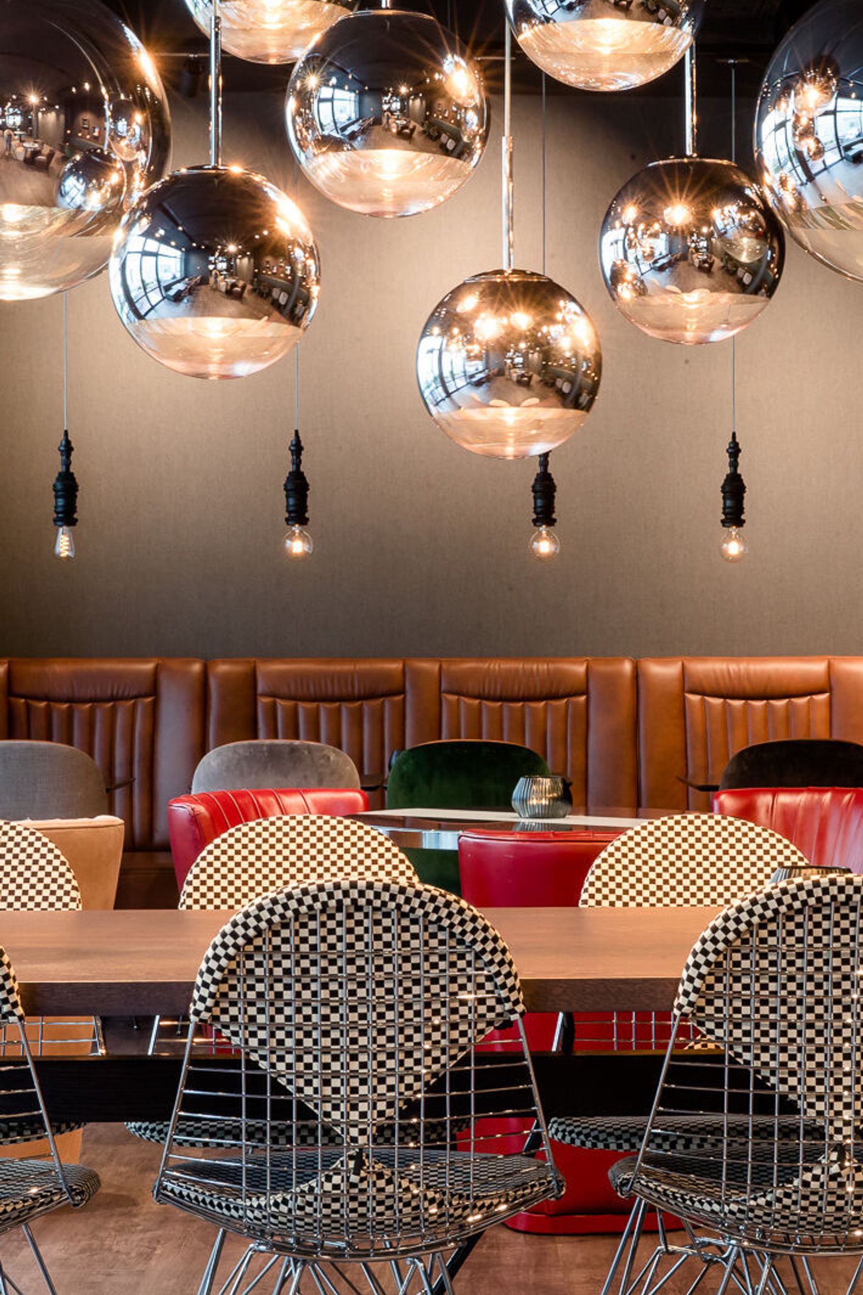 designhotel Frankfurt East Side Motel One lounge with several seating areas