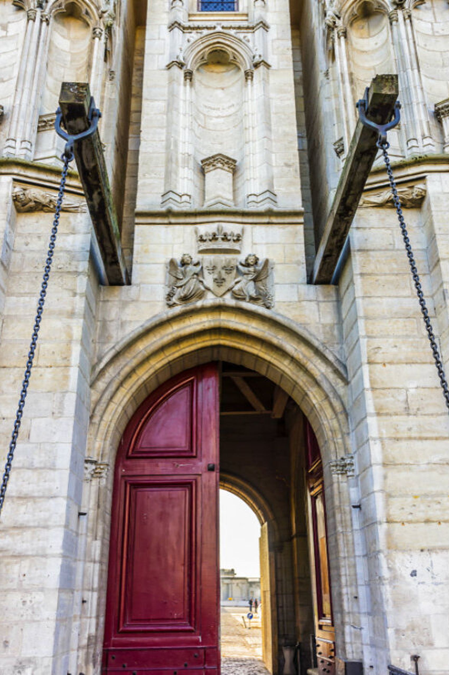 Hotel Paris Porte Dorée Motel One Château de Vincennes Tür