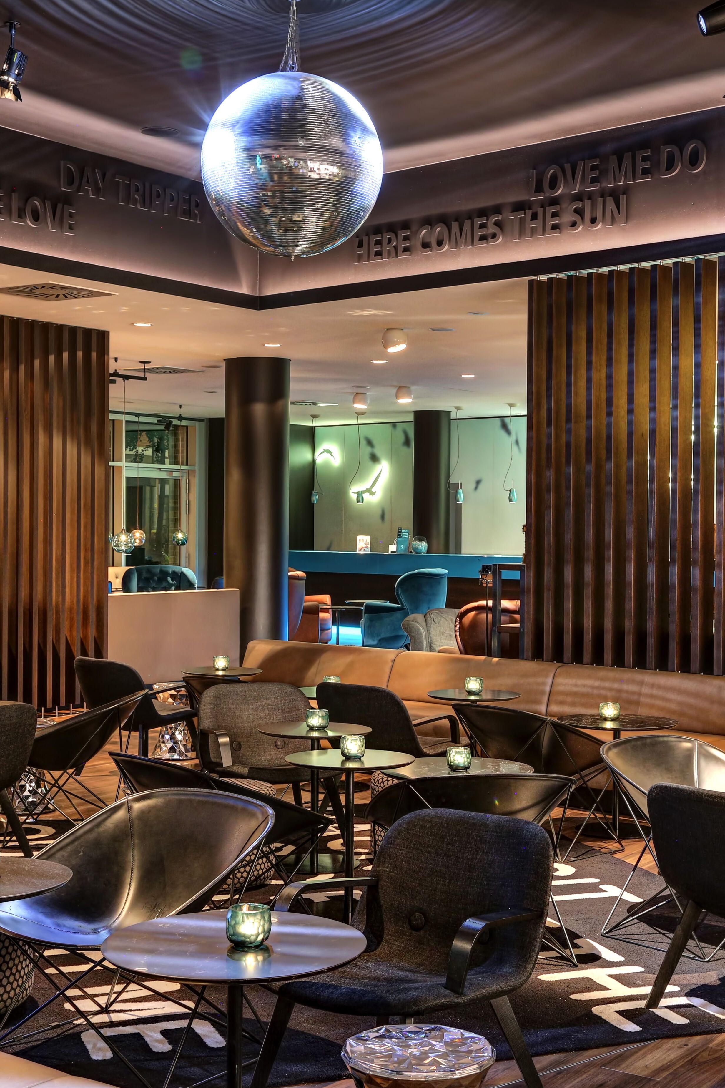 hotel Hamburg am Michel Motel One large lounge with reception in the background