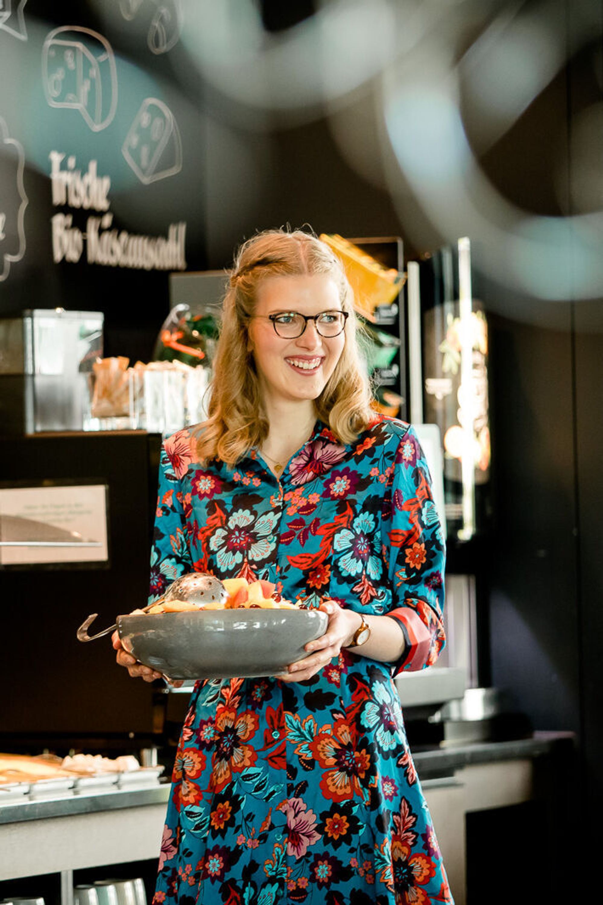 Motel One employee working in breakfast service