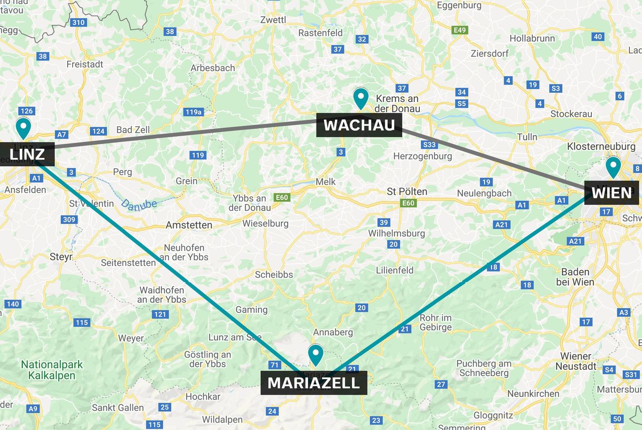 Karte zeigt die Standorte von Linz, Wachau, Wien und Mariazell in Österreich, verbunden durch Linien, die eine Reiseroute zwischen den Städten darstellen. Hauptstraßen und Flüsse sind ebenfalls sichtbar, um Orientierung und Entfernung zu verdeutlichen.