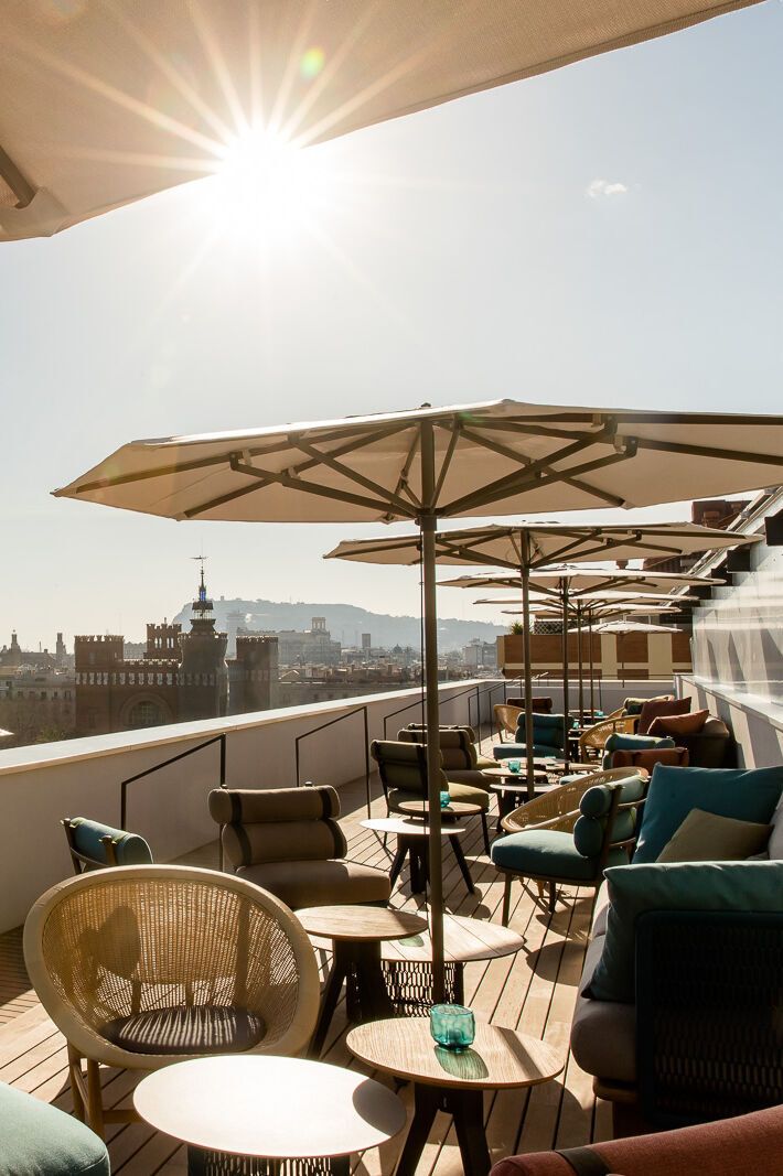 sonnenterrasse auf dem motel one barcelona ciutadella