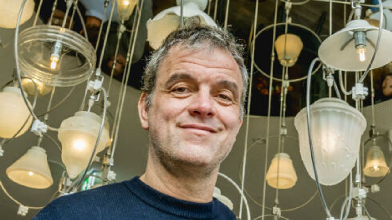Hotel Amsterdam Waterlooplein Motel One Portrait von Künstler Piet Hein Eek