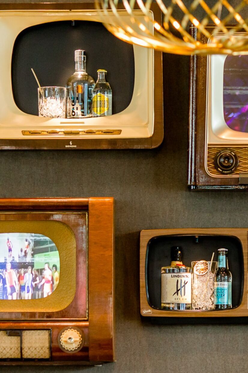 Kurze Videos mit Künstler-Interviews 