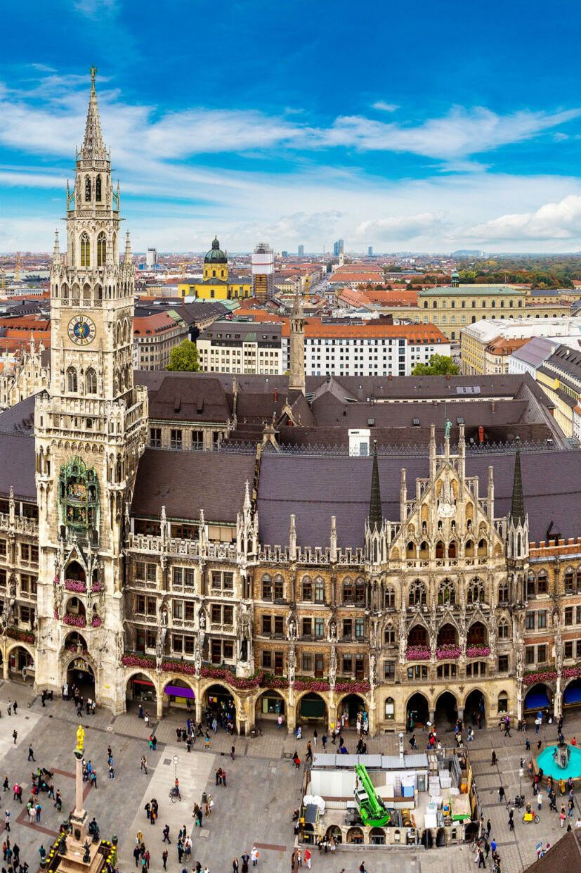 Marienplatz in München mit Glockenspiel im Neuen Rathaus – Sehenswürdigkeiten zu Fuß entdecken Marienplatz in München mit Glockenspiel im Neuen Rathaus – Sehenswürdigkeiten zu Fuß entdecken