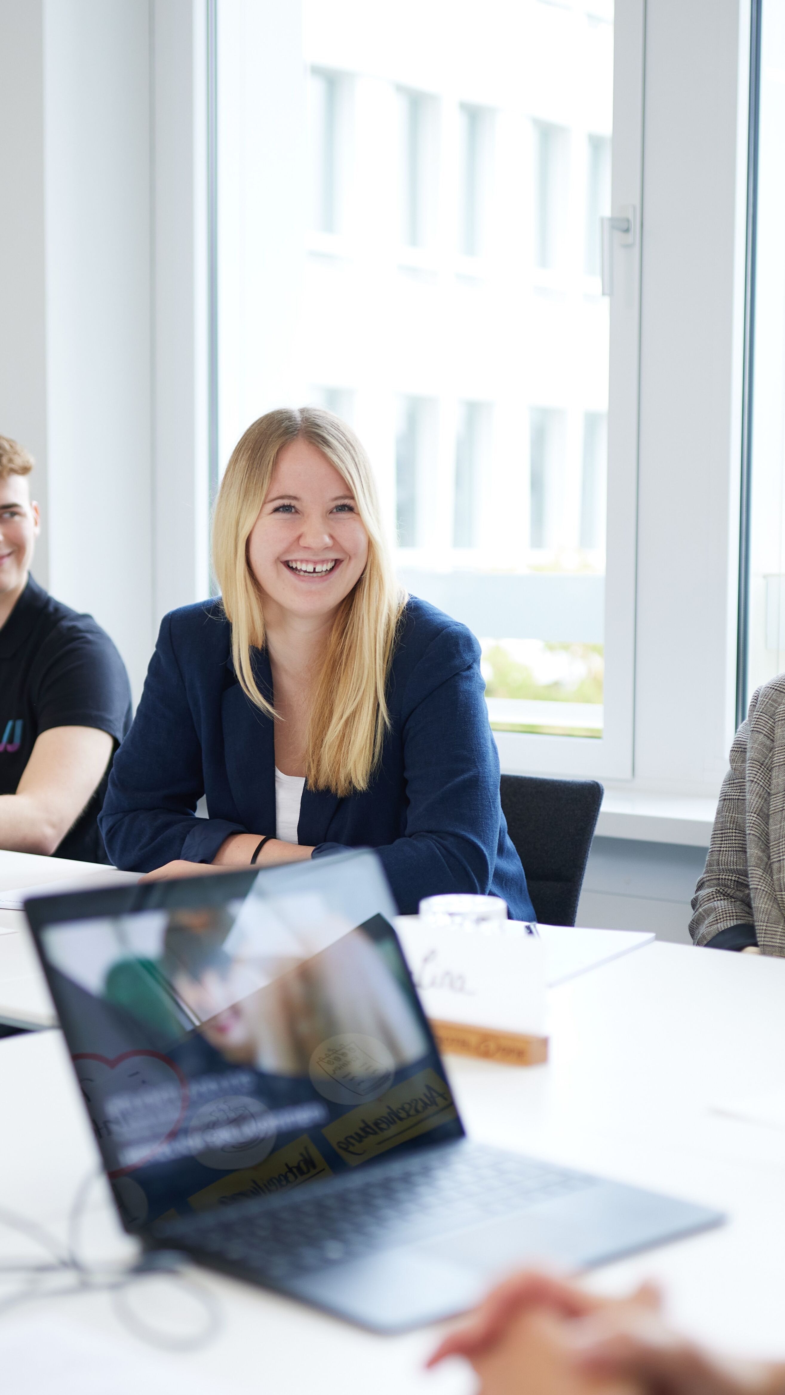 Motel One Mitarbeitende in einem Training an der One University