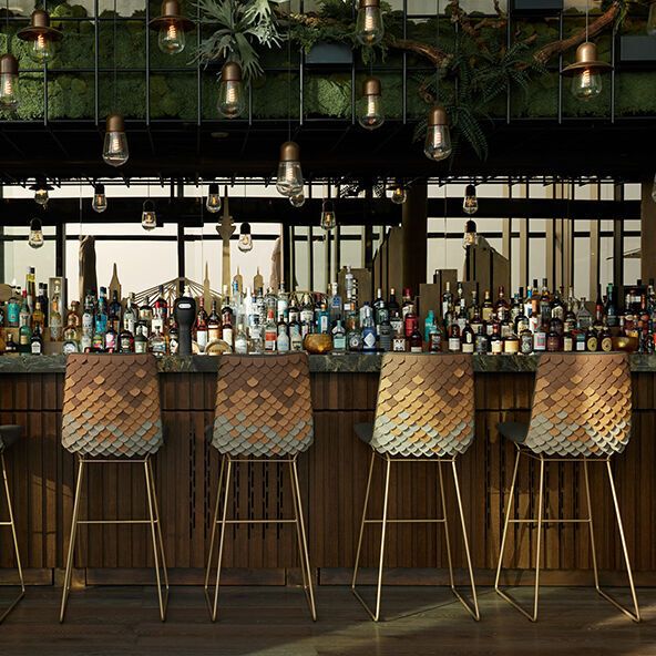 hotel Düsseldorf KöBogen The Cloud One bright bar with six bar stools and several spirits