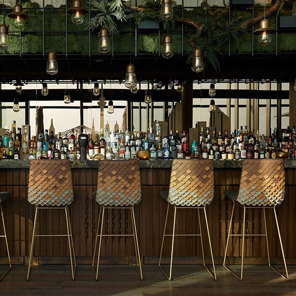 hotel Düsseldorf KöBogen The Cloud One bright bar with six bar stools and several spirits