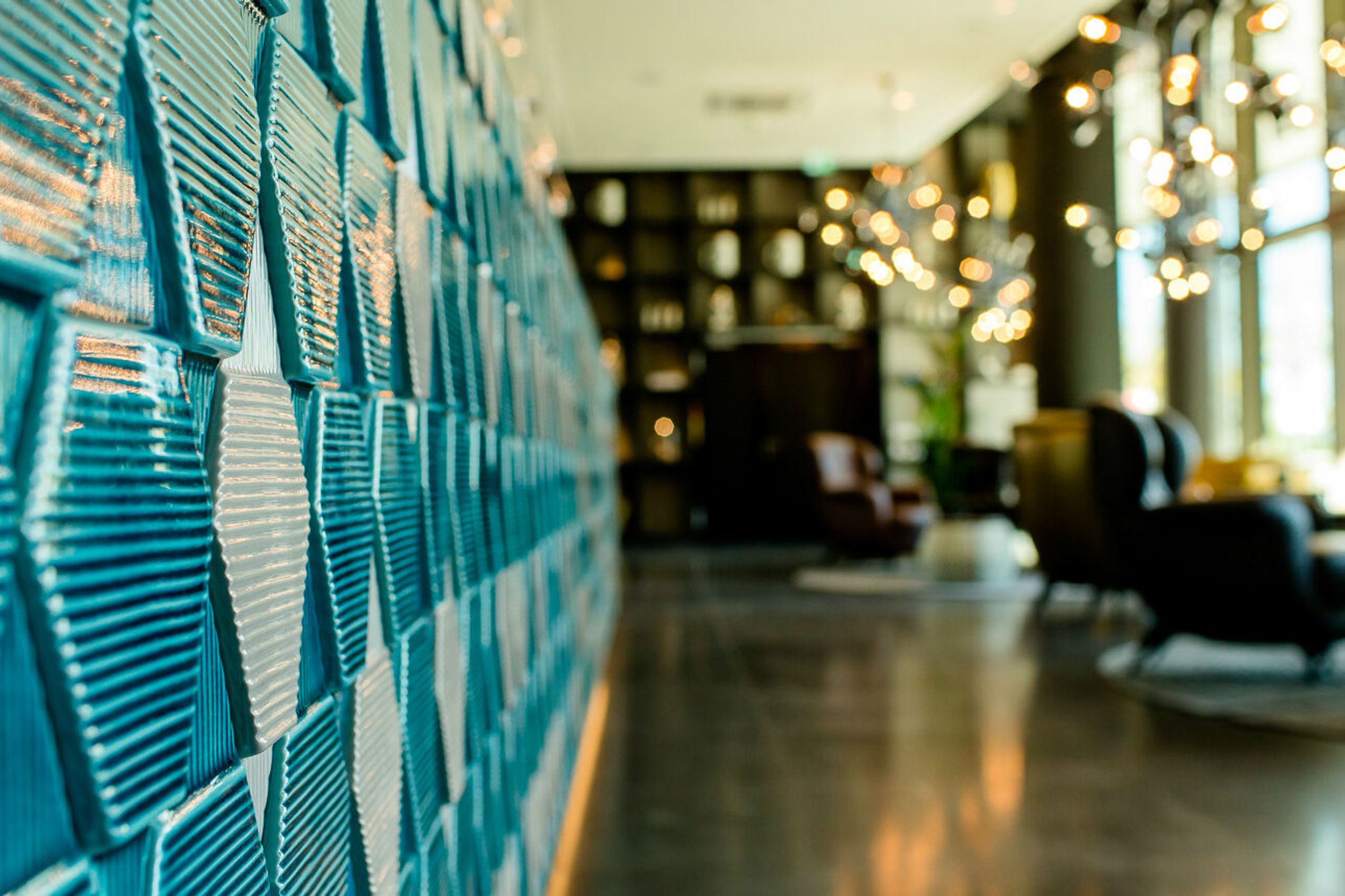 designhotel Munich Trade Fair Motel One light-flooded lounge