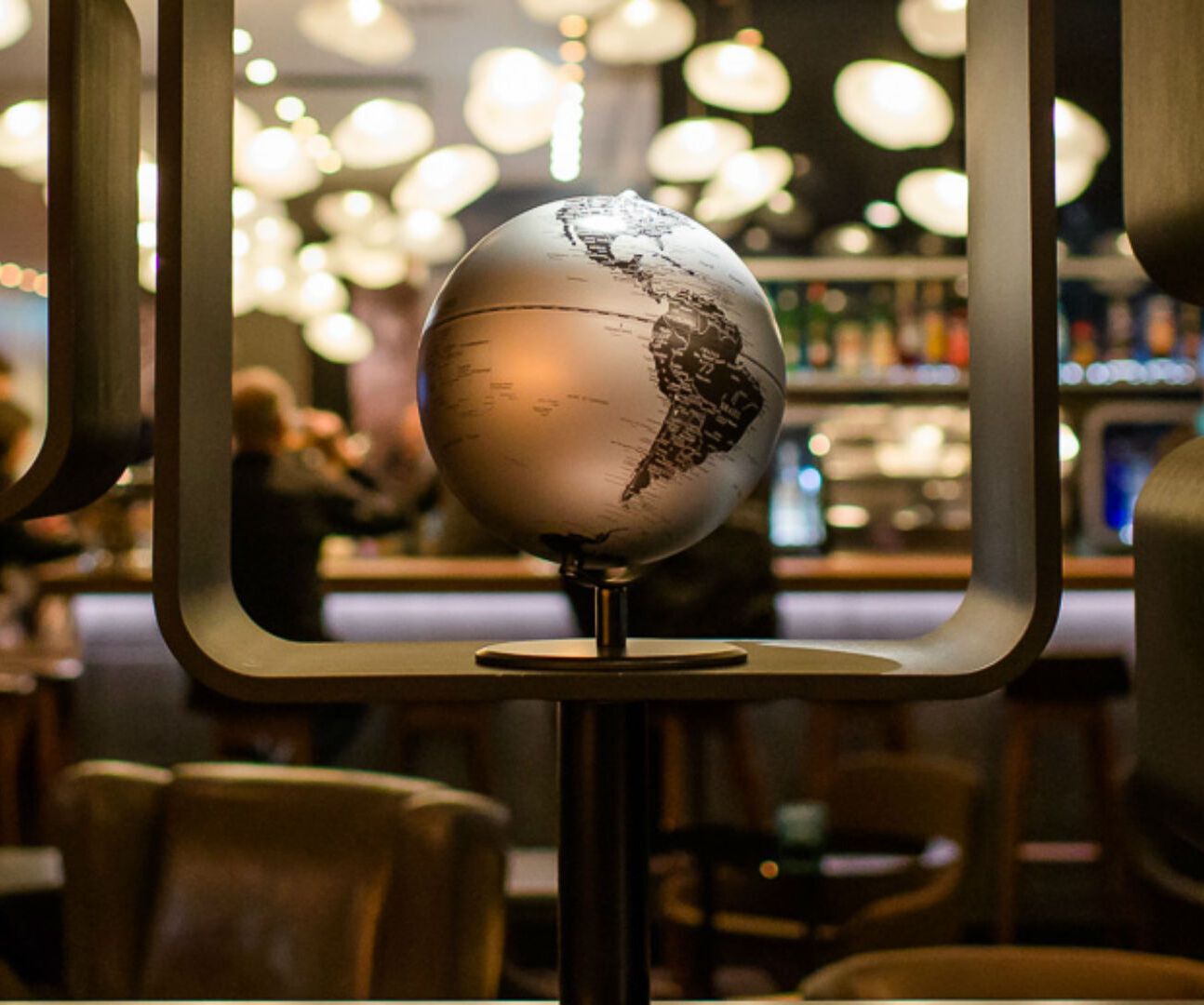 Globus in der One Lounge Motel One Frankfurt-Airport