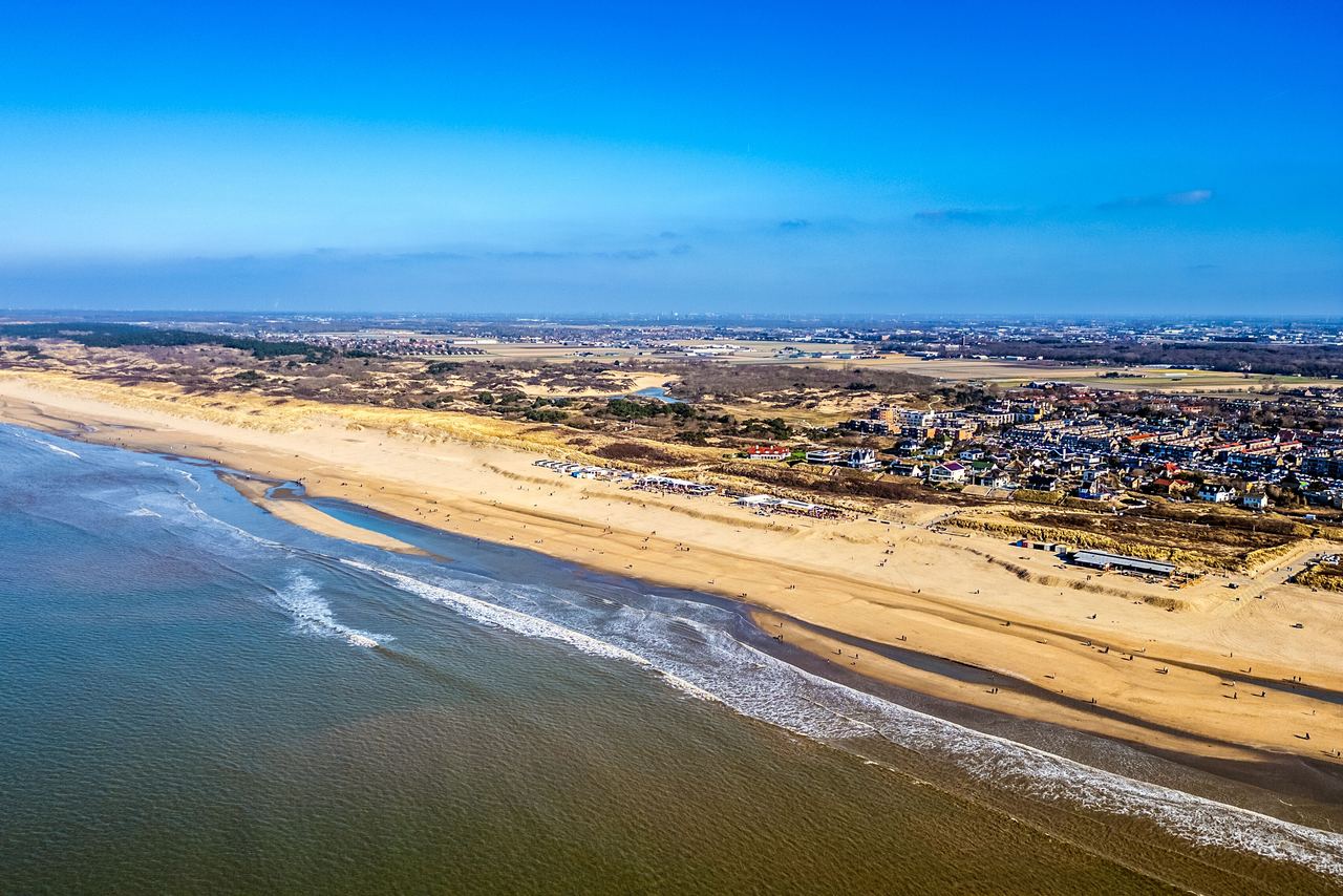 Motel One Luft Shot Strand und Stadt