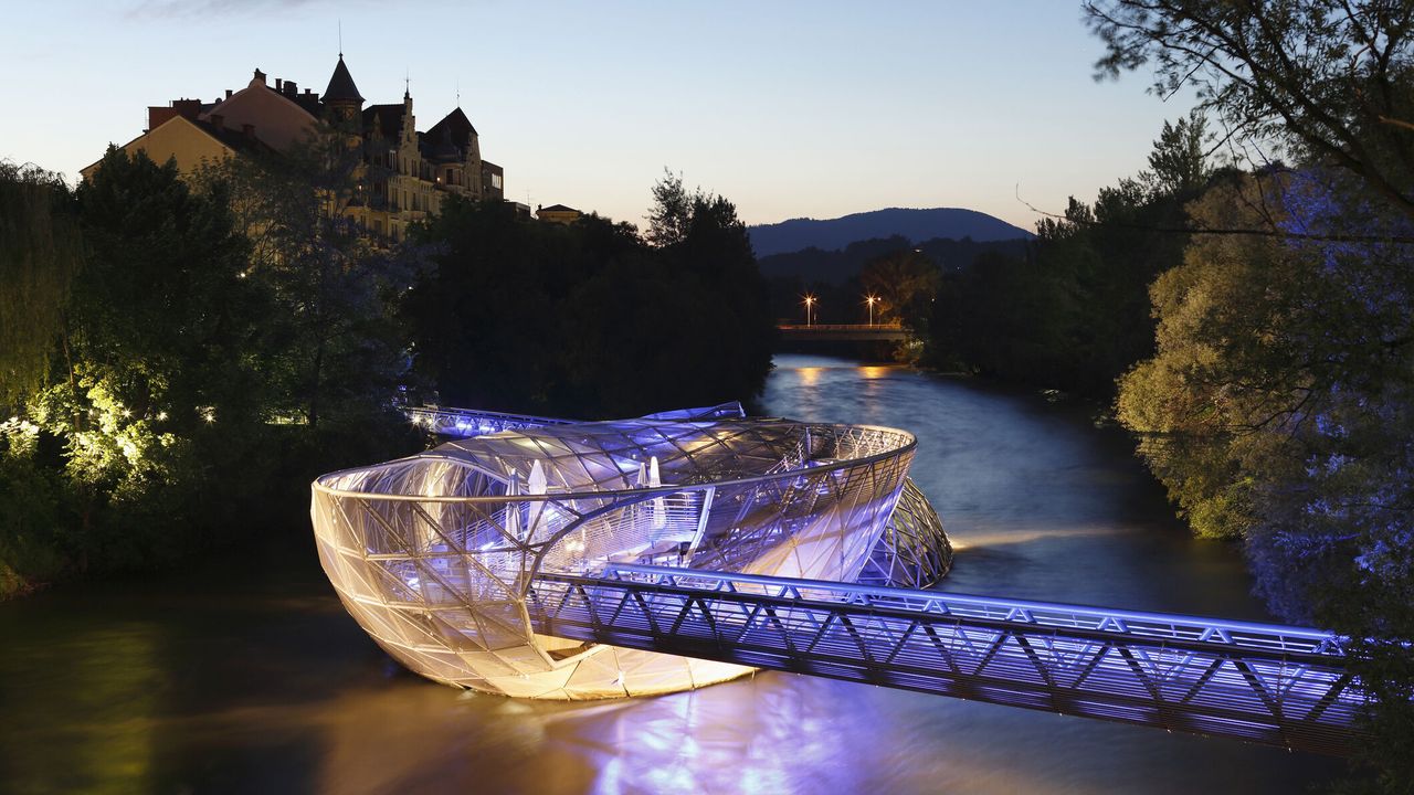 Hotel Graz Murinsel beleuchtet Motel One