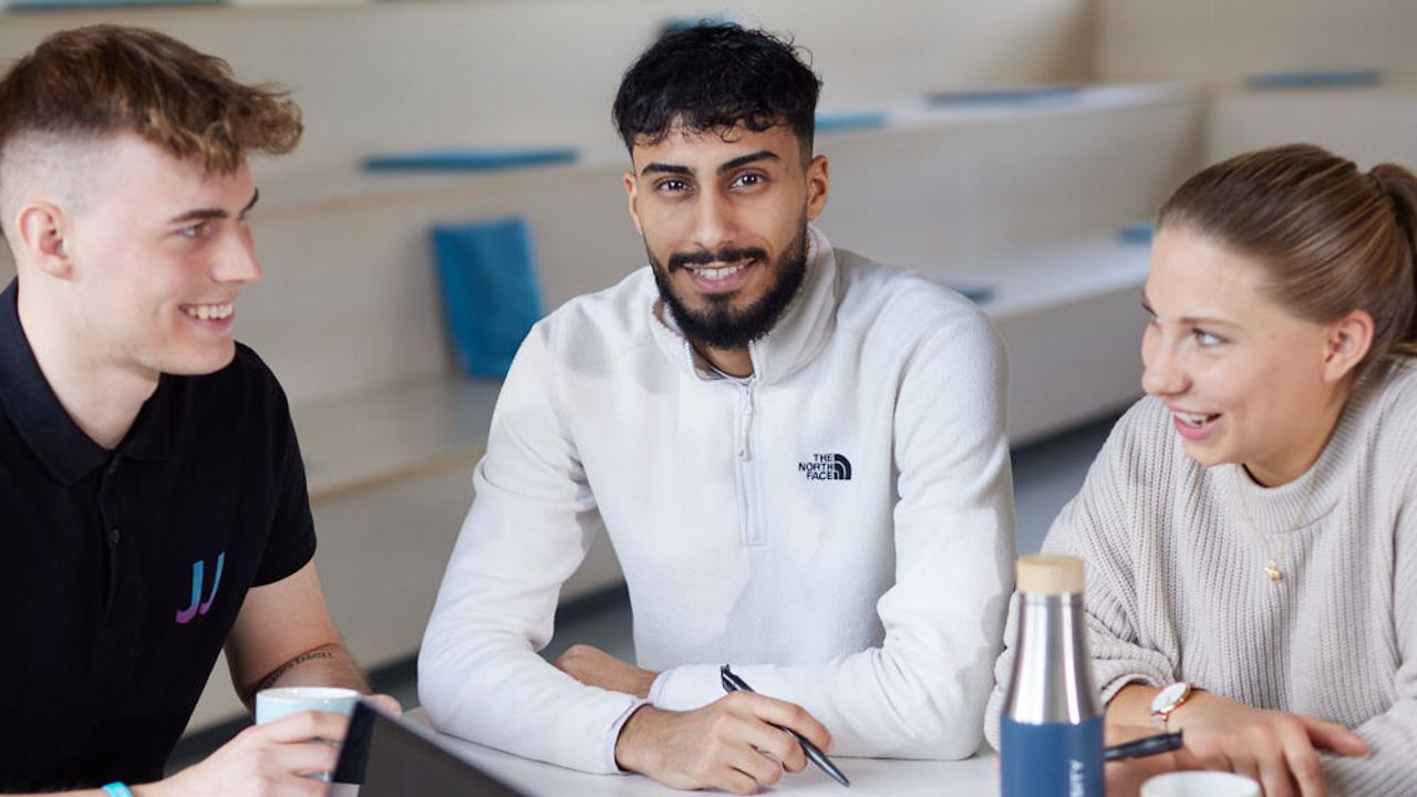 Motel One dual Studierende während Vorlesung