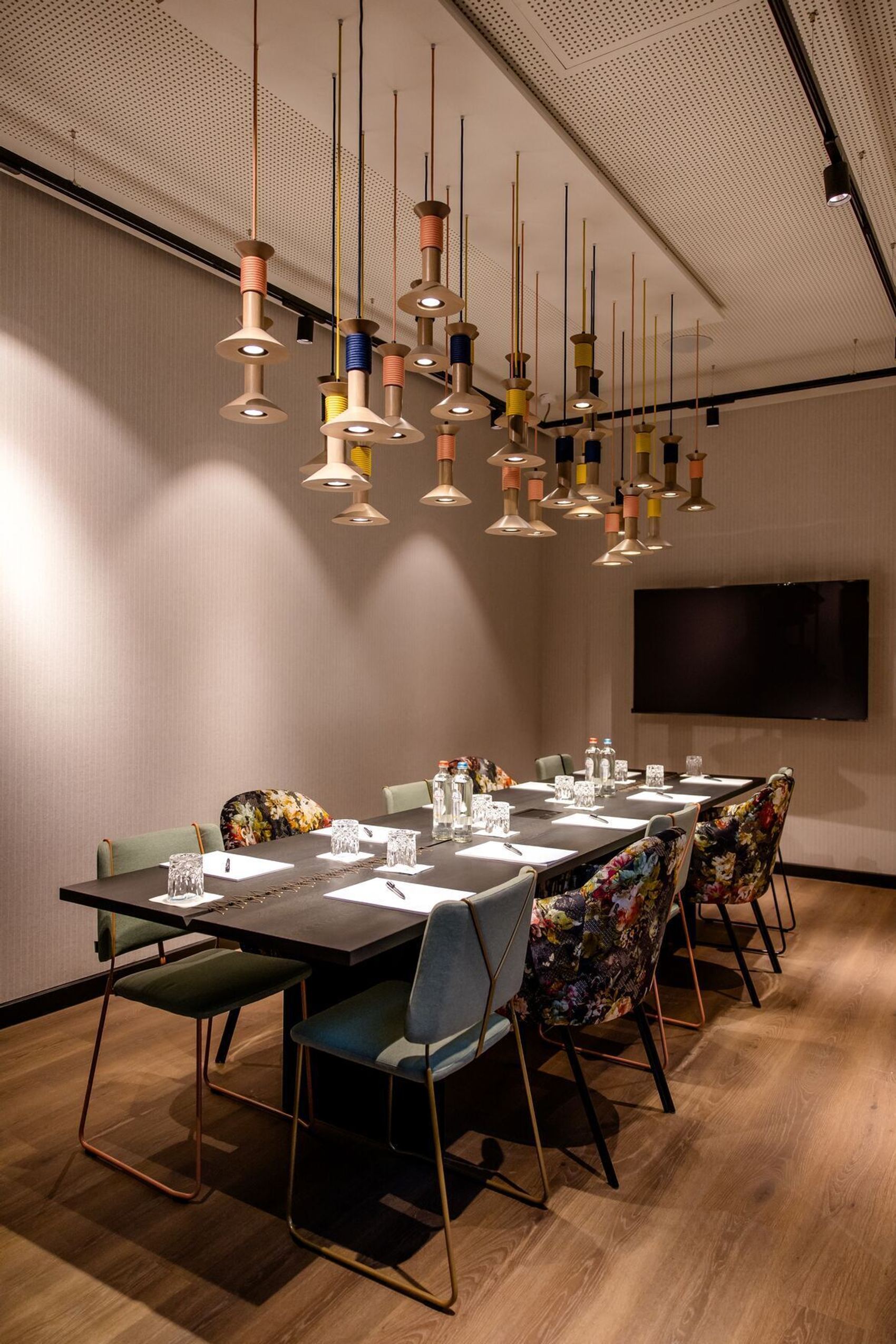 designhotel Antwerp Motel One meeting room with table and TV