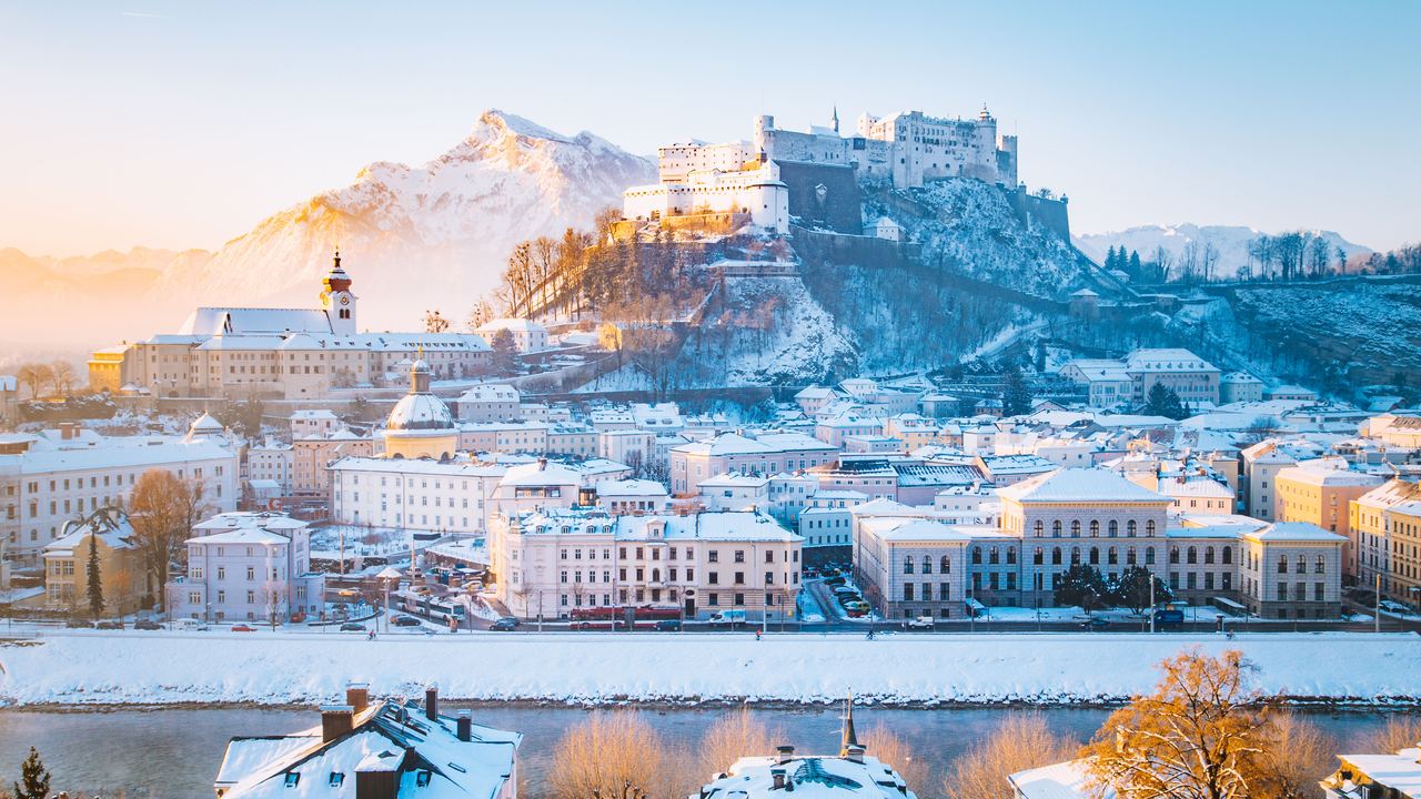 Motel One Salzburg Berge Winterland Fluss und Stadt